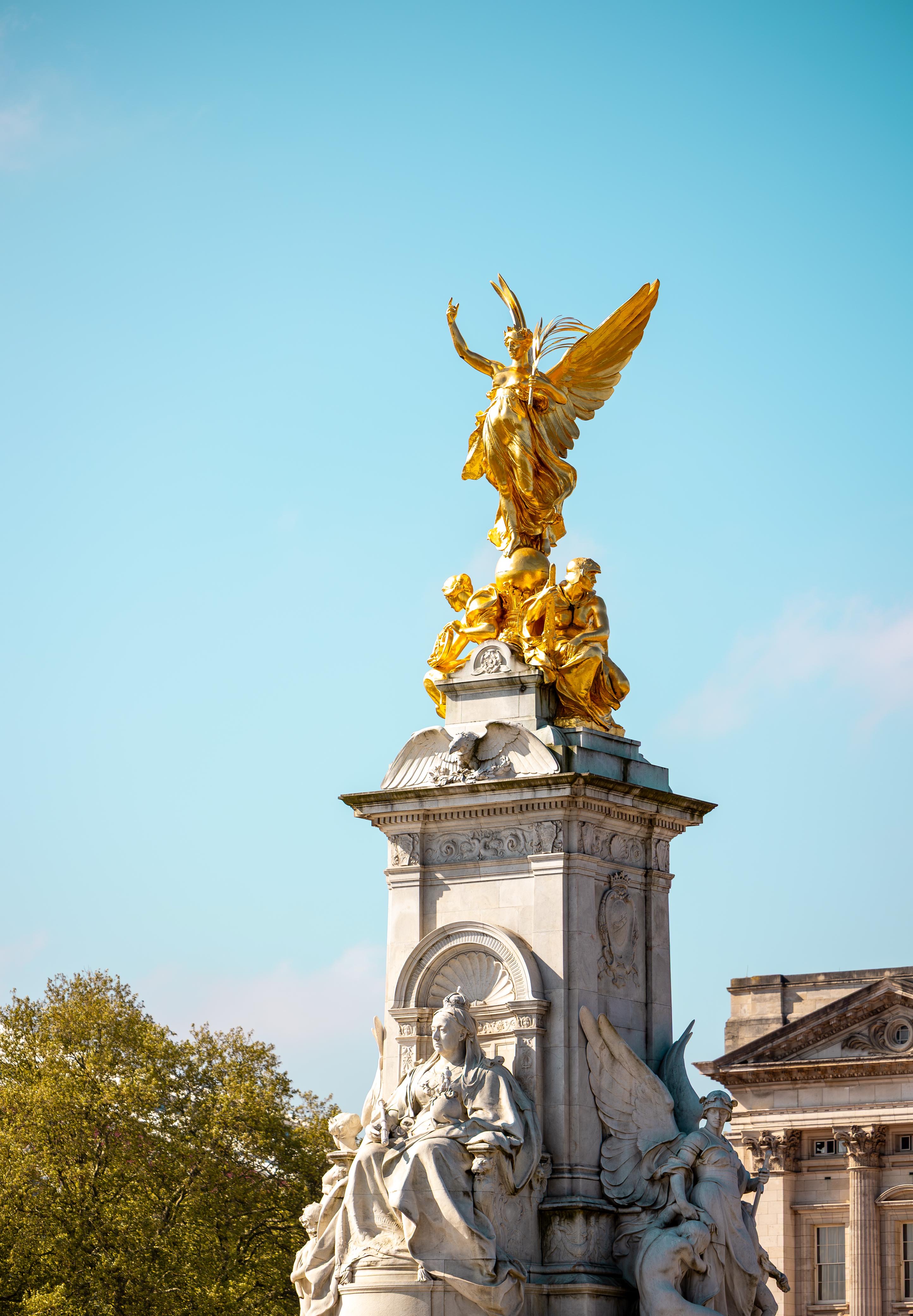Victoria Memorial golden statue, TCS London Marathon 2026